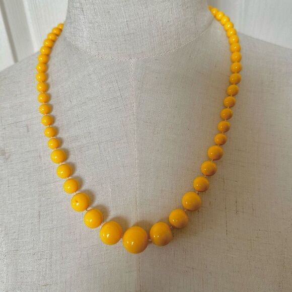 Yellow vintage beaded necklace - Picture 1 of 7
